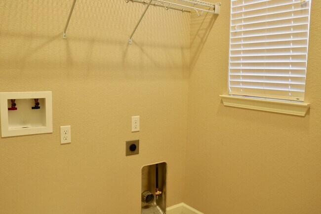 Building Photo - Beautiful home in Brentwood with SOLAR!