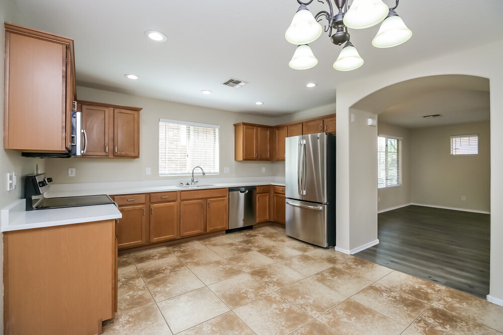 Building Photo - 2451 E Vermont Dr