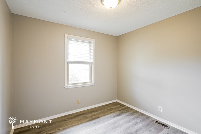 Building Photo - 127 Evergreen Cir
