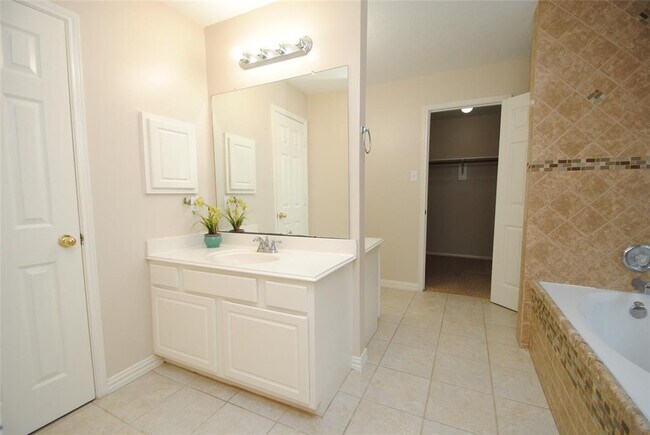 Building Photo - 17110 Fairway Glen Ct