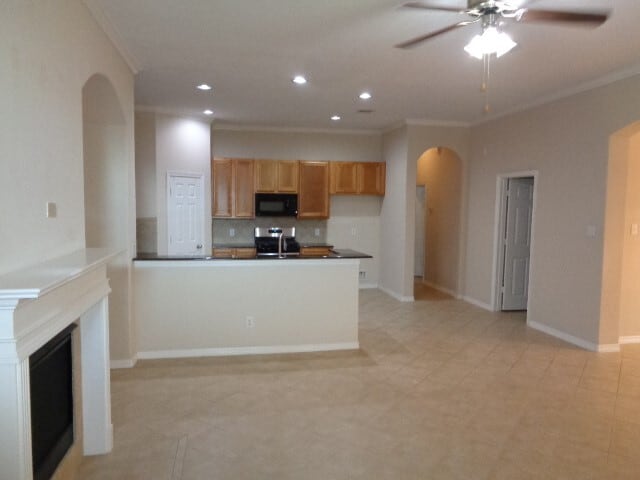 Building Photo - 919 Sweet Pine Dr