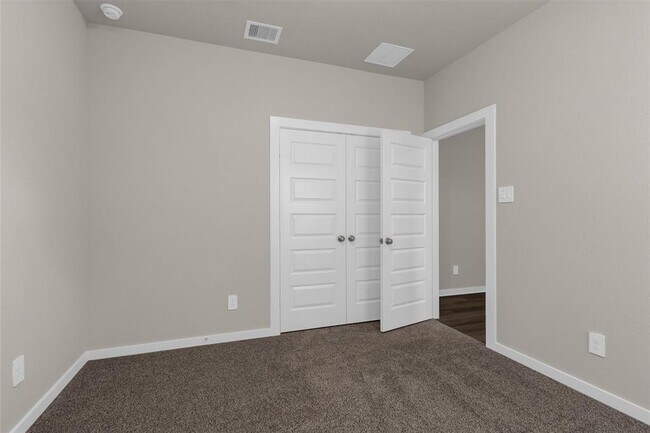 Building Photo - 38710 Yellowstone Dr