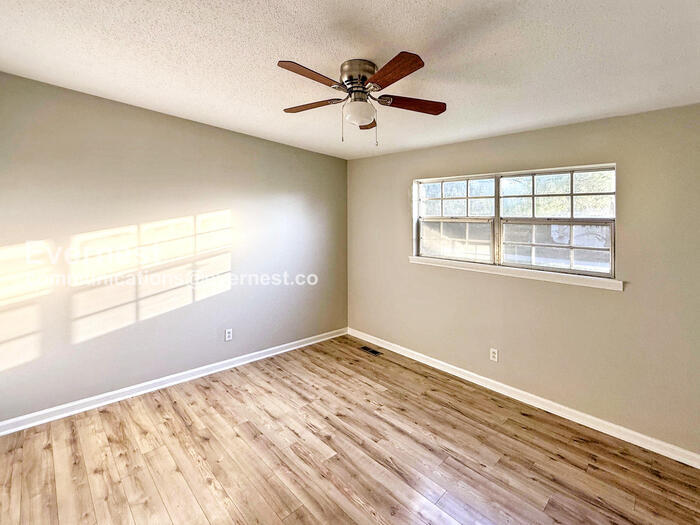 Building Photo - 5473 Pine Rd