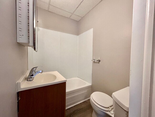 Building Photo - 1461 Leahy St