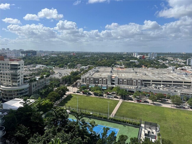 Building Photo - 121 NE 34th St