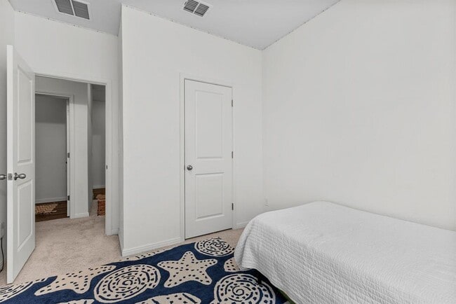 Building Photo - 1003 Sika Cv