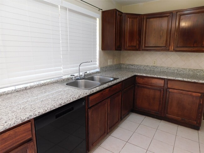 Building Photo - 3303 Rimrock Dr