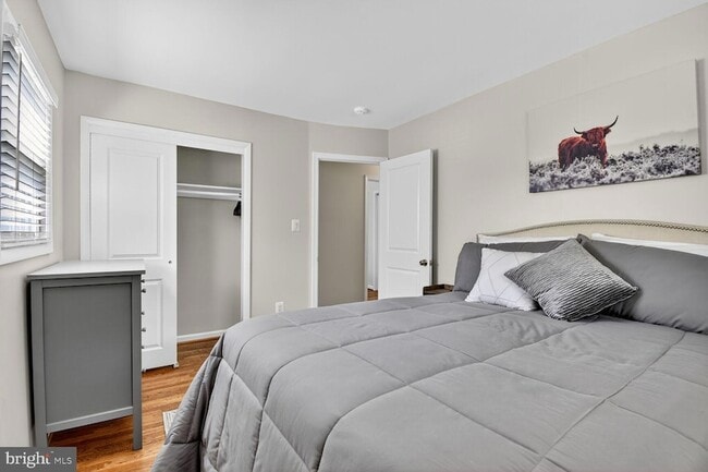 Building Photo - 6801 Trowbridge Pl