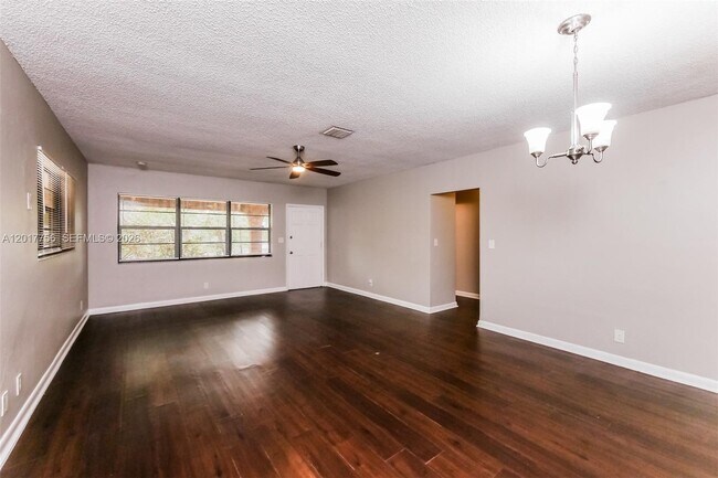 Building Photo - 830 E Evanston Cir