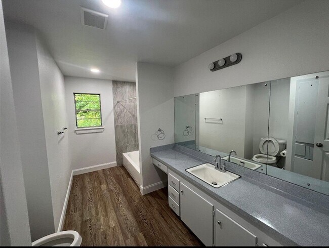 Building Photo - 7012 TX-56