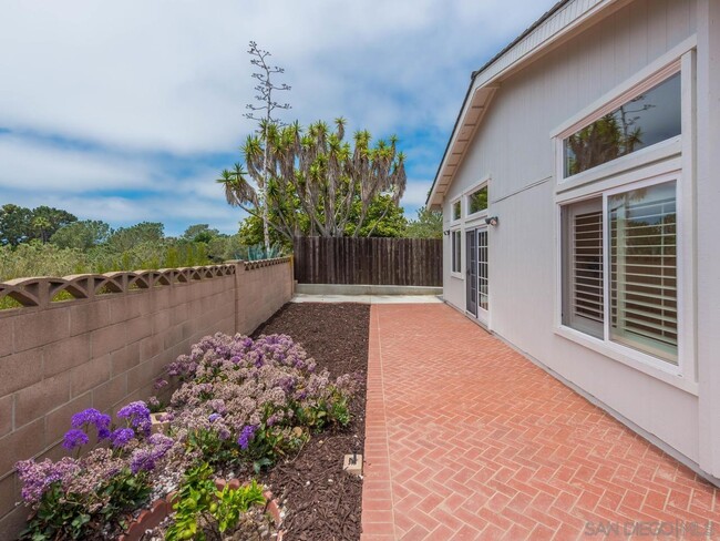 Building Photo - 8584 Cliffridge Ave