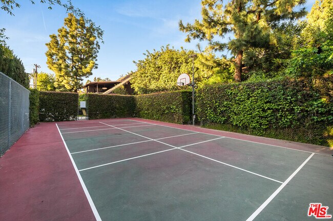 Building Photo - 4635 N Clybourn Ave