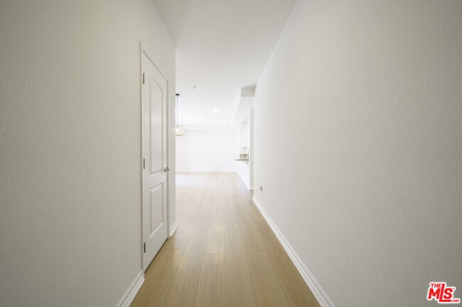 Building Photo - 629 Traction Ave