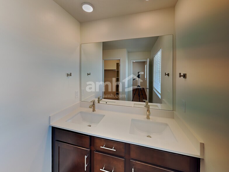 Building Photo - 6689 Mountain Maple Dr