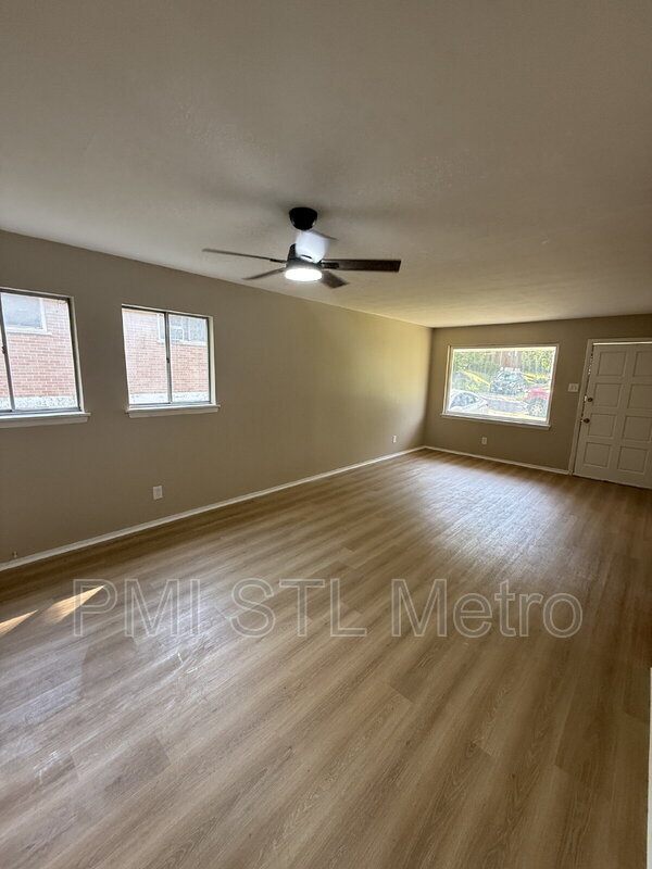 Building Photo - 5544 Albia Terrace