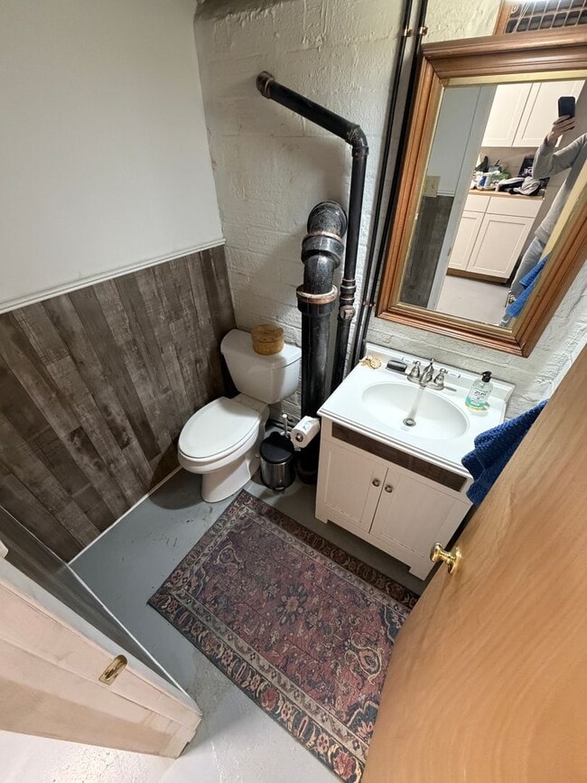 Building Photo - 327 56th St