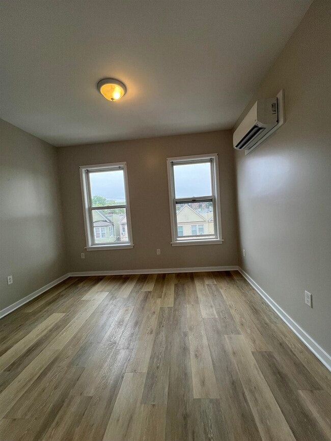 Building Photo - 304 Ege Ave