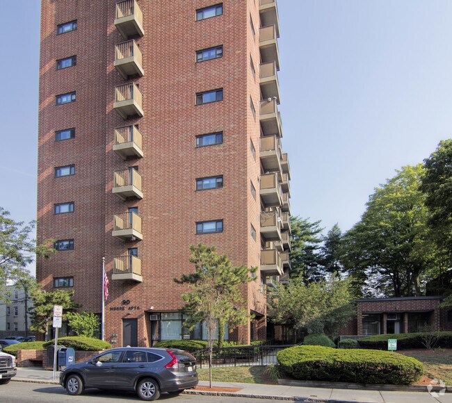 Building Photo - Walnut St Apartments