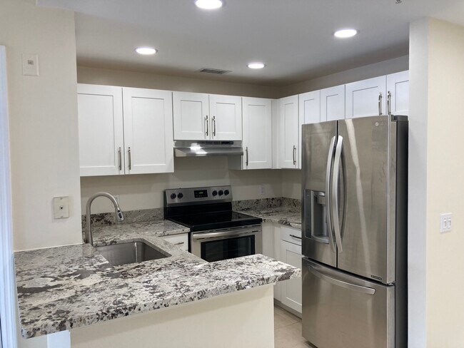 Kitchen - 2001 SE 10th Ave