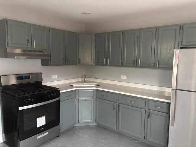 Building Photo - 4610 N Karlov Ave