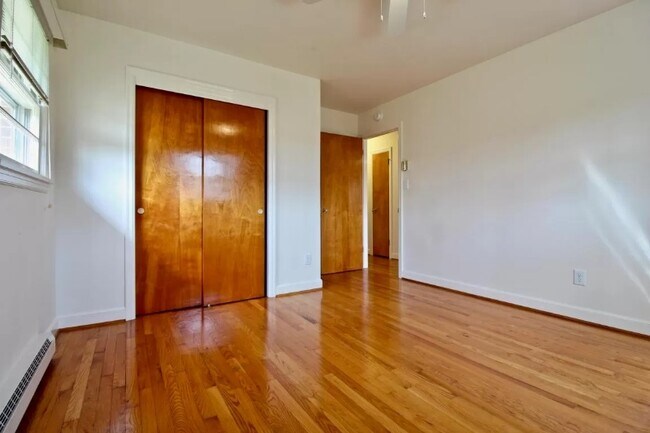 Building Photo - 5621 Bridlewood Dr