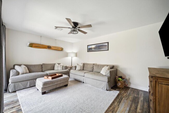 Building Photo - 18438 Point Lookout Dr