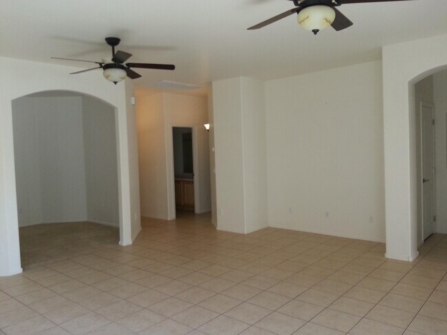 Building Photo - 36169 N Mirandesa Dr
