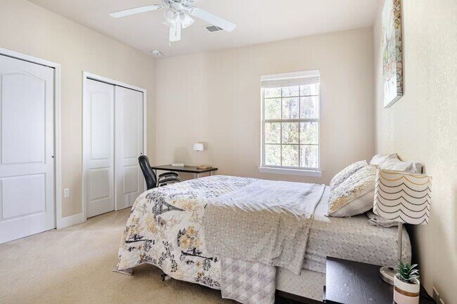 Building Photo - Fully Furnished 3-Bedroom/3-Bath Townhome