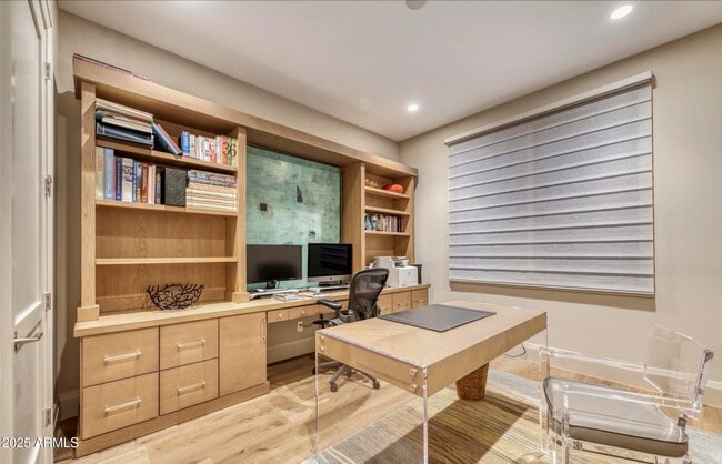 Building Photo - 5553 E Stella Ln