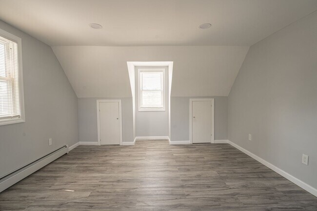 Building Photo - 183 Commack Rd