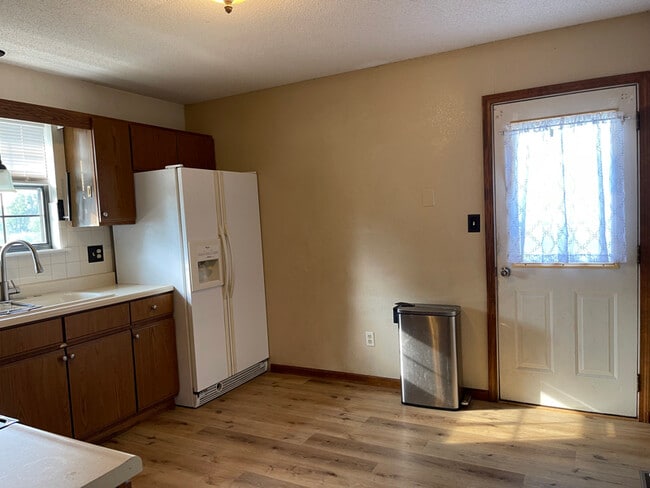 Building Photo - 8212 Spring Valley Rd