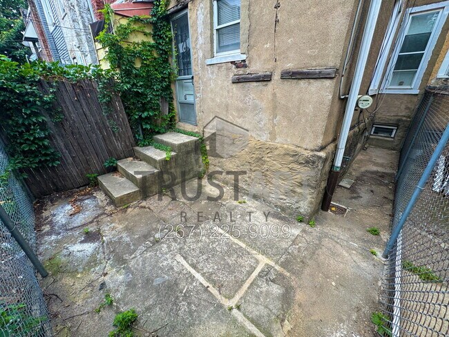 Building Photo - 2082 Albright St