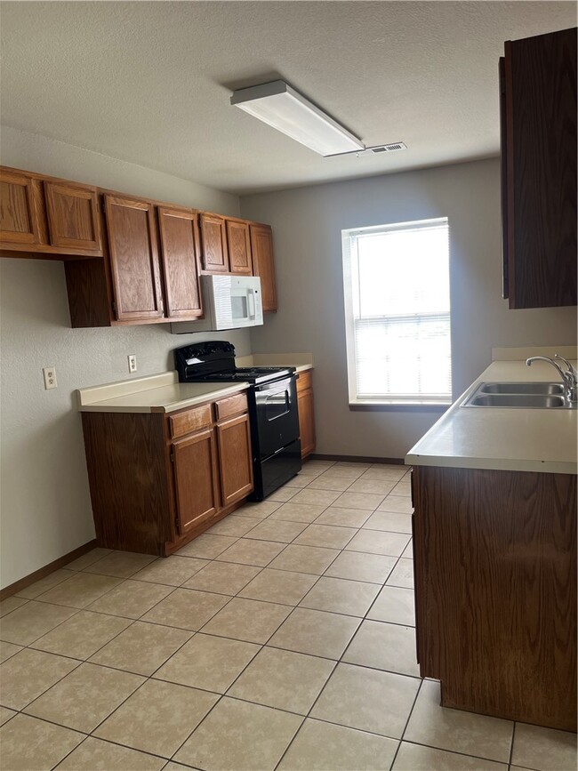 Building Photo - 423 S Water St