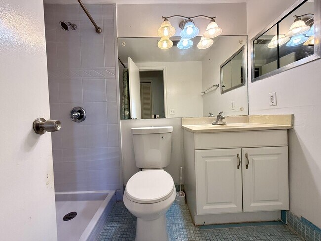 Building Photo - 158 Easthampton G