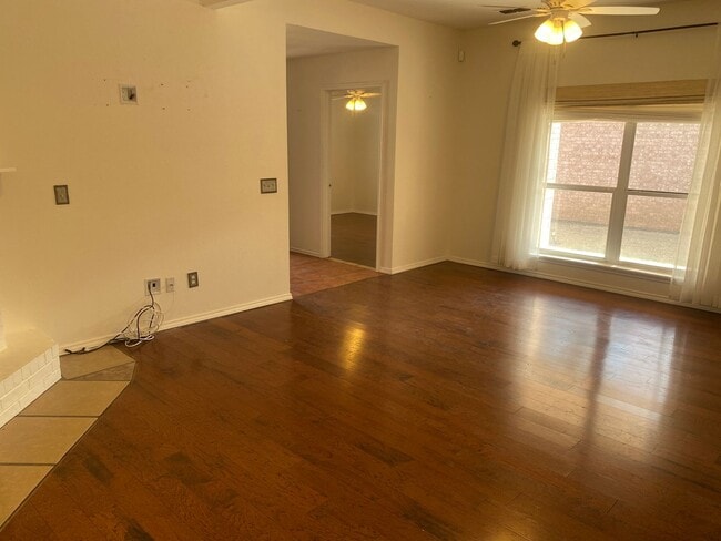 Building Photo - 3 bed 2 bath - Frenship ISD