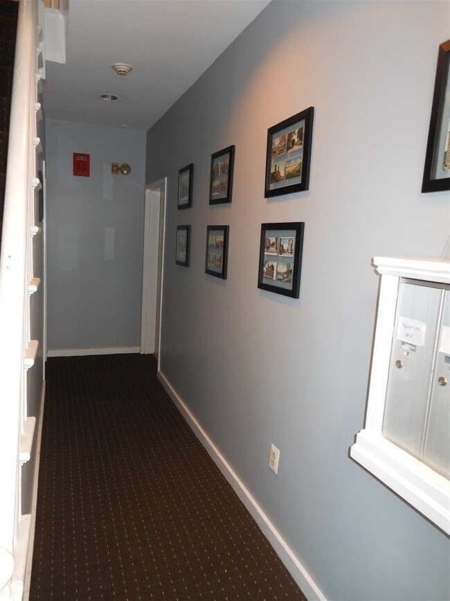 Building Photo - 125 W Merrimack St