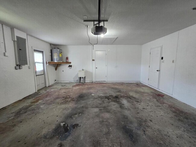 Building Photo - 1420 Mariner Blvd