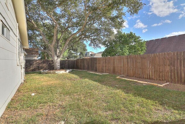 Building Photo - 913 St Timothy St
