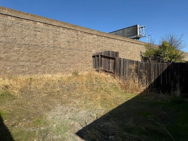 Building Photo - 5521-5523 Missie Way
