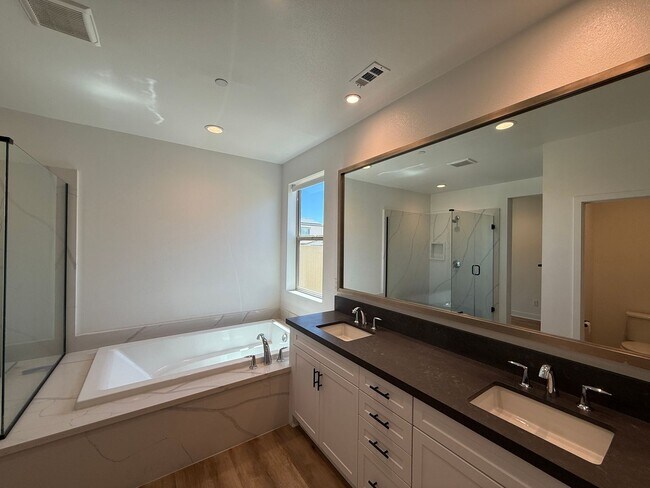 Building Photo - 39338 Stirrup Ct