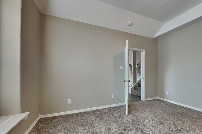 Building Photo - 8000 N Tarrytown Crossing Dr
