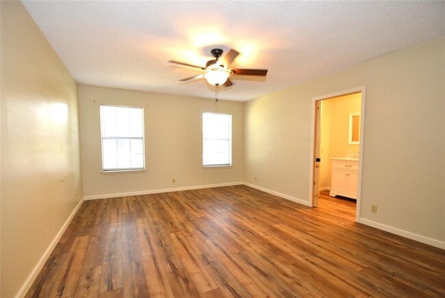 Building Photo - 8833 Tallwood Dr