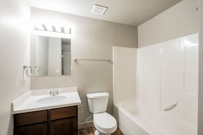 Building Photo - Beautiful 2 Story Townhome with Awesome Amenities + 2 car garage