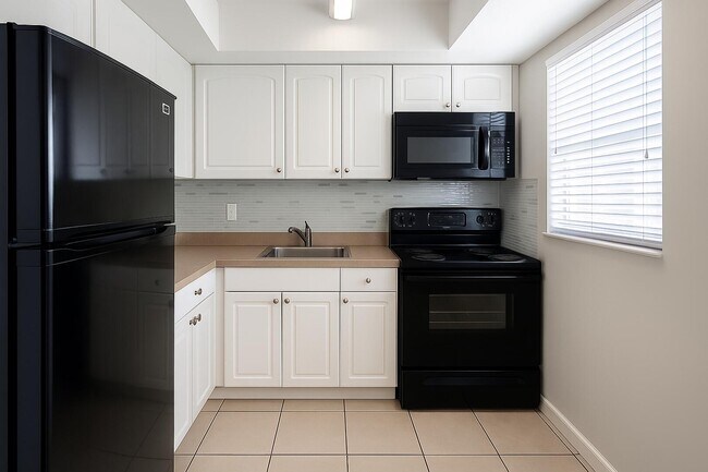 Primary Photo - 665 Glouchester St