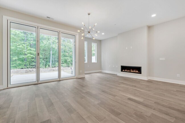 Building Photo - Absolutely STUNNING 3 Bed/ 4 Bath Townhous...