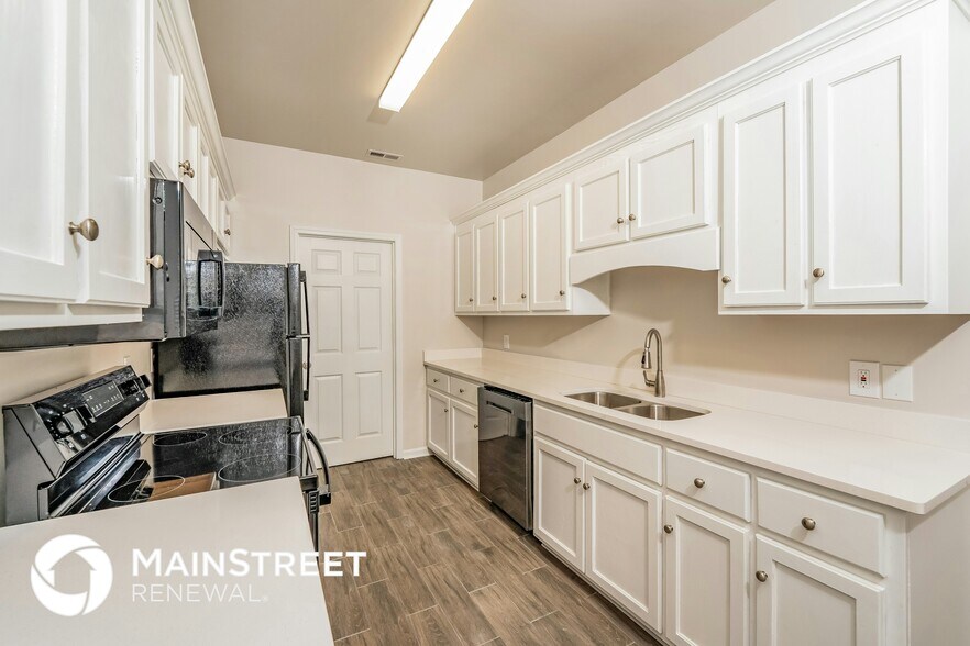 Building Photo - 4821 Southern Oaks Ln