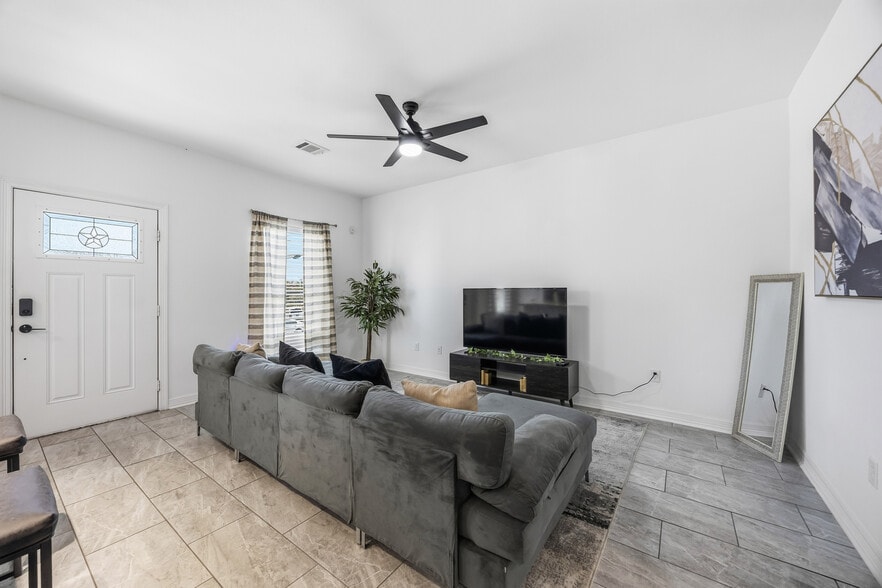 Building Photo - 3825 Easy St