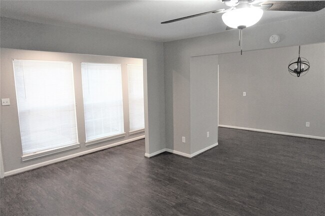 Building Photo - 2727 Tinechester Dr