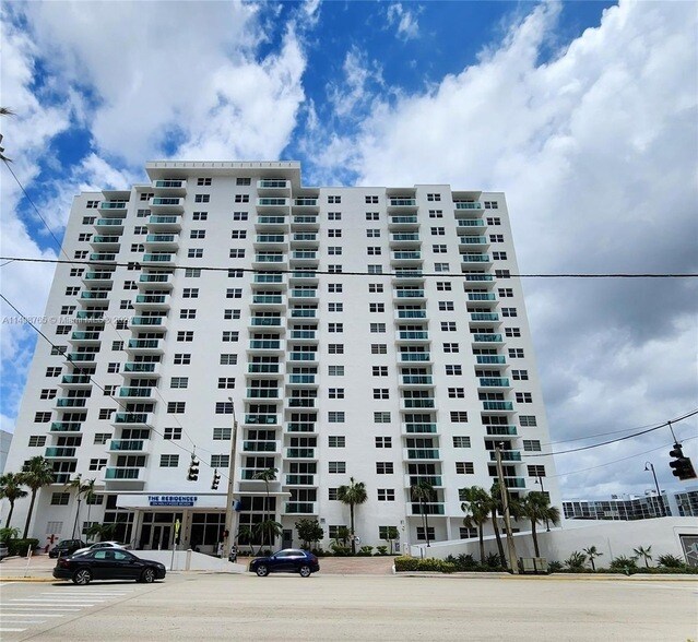 Building Photo - 3000 S Ocean Drive Unit 510