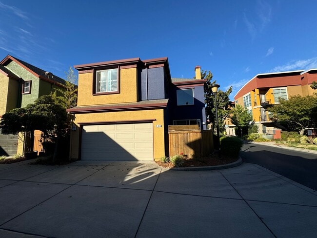 Building Photo - 804 Titanium Ln